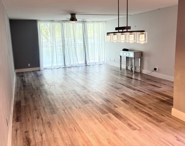 1301 River Reach Drive - Photo Thumbnail 21