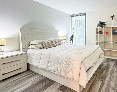 1301 River Reach Drive - Photo Thumbnail 22
