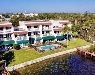 324 N Lake Drive - Photo Thumbnail 40