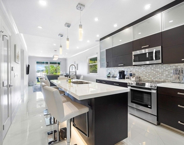 324 N Lake Drive - Photo Thumbnail 16
