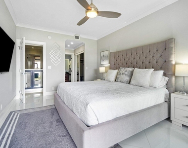 324 N Lake Drive - Photo Thumbnail 18