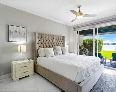 324 N Lake Drive - Photo Thumbnail 17