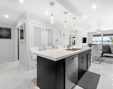 324 N Lake Drive - Photo Thumbnail 14
