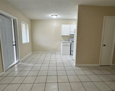 717 Se 16th Street - Photo Thumbnail 2