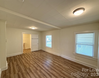 1907 E Elm Street - Photo Thumbnail 8