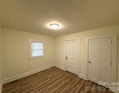 1907 E Elm Street - Photo Thumbnail 11