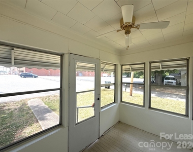 1907 E Elm Street - Photo Thumbnail 12