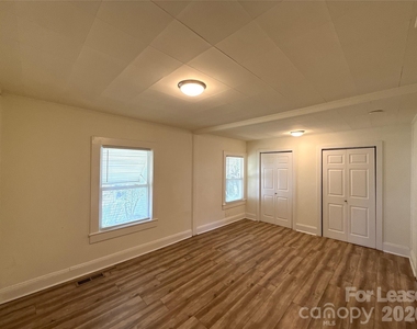 1907 E Elm Street - Photo Thumbnail 7