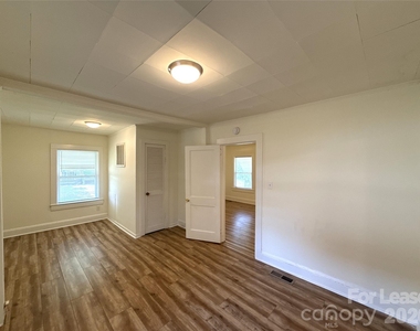 1907 E Elm Street - Photo Thumbnail 3