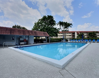 400 S Hollybrook Drive - Photo Thumbnail 11