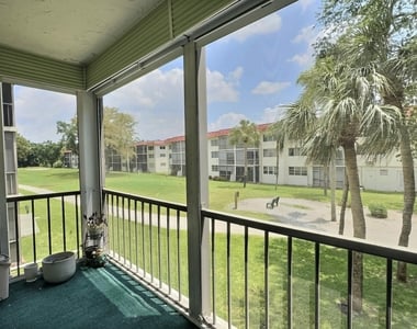 400 S Hollybrook Drive - Photo Thumbnail 9