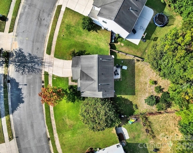 10541 Haddington Drive Nw - Photo Thumbnail 2