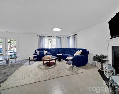 10541 Haddington Drive Nw - Photo Thumbnail 8