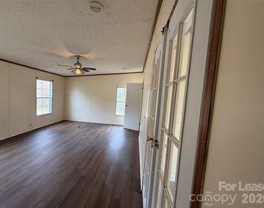 3805 Saluda Road - Photo Thumbnail 14