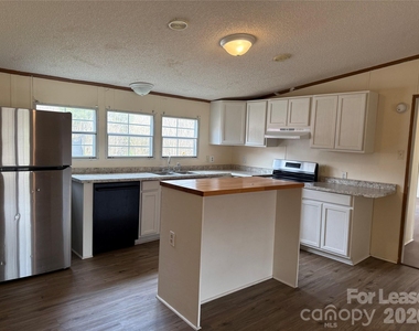3805 Saluda Road - Photo Thumbnail 8
