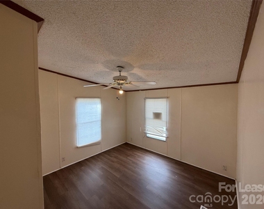 3805 Saluda Road - Photo Thumbnail 15