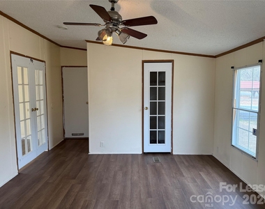 3805 Saluda Road - Photo Thumbnail 11