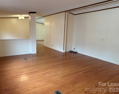 3805 Saluda Road - Photo Thumbnail 6