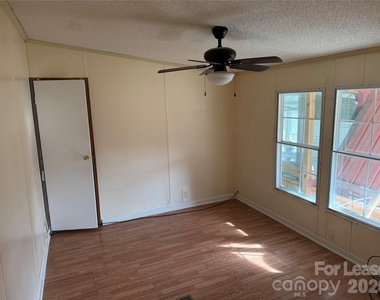 3805 Saluda Road - Photo Thumbnail 16
