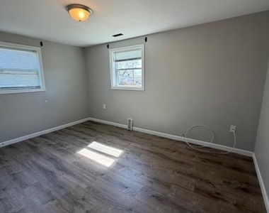 2387 Peeler Street - Photo Thumbnail 2