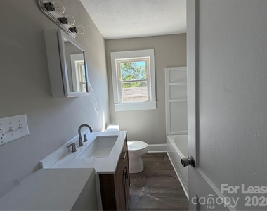 704 N Miller Avenue - Photo Thumbnail 9