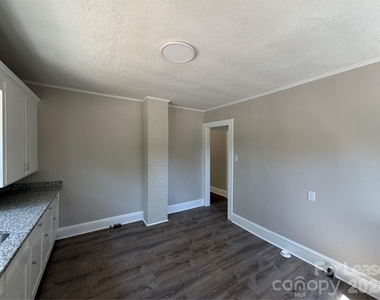 704 N Miller Avenue - Photo Thumbnail 3