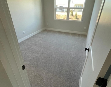 9547 Munsing Drive - Photo Thumbnail 12