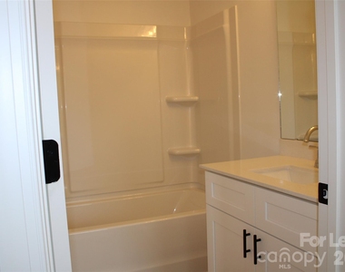 574 W Park Avenue - Photo Thumbnail 10