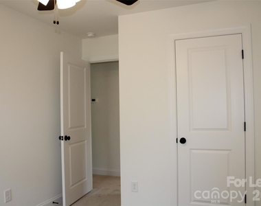 574 W Park Avenue - Photo Thumbnail 14
