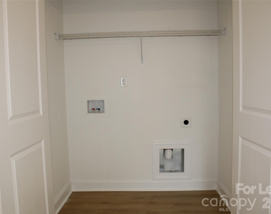 574 W Park Avenue - Photo Thumbnail 6