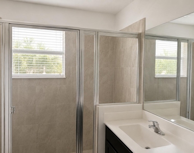 4329 Veleiros Avenue - Photo Thumbnail 10