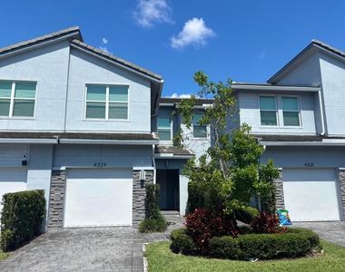 4329 Veleiros Avenue - Photo Thumbnail 4