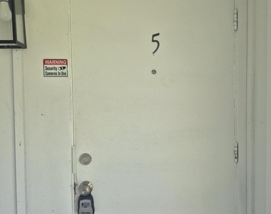 325 Nw 25th Street - Photo Thumbnail 7