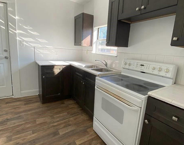 4144 Herring Avenue - Photo Thumbnail 2