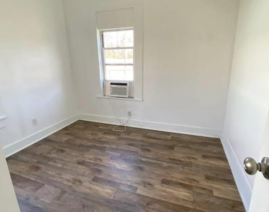 4144 Herring Avenue - Photo Thumbnail 5