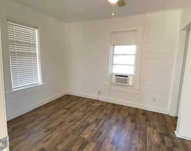 4144 Herring Avenue - Photo Thumbnail 3