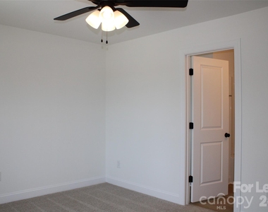 574 W Park Avenue - Photo Thumbnail 11