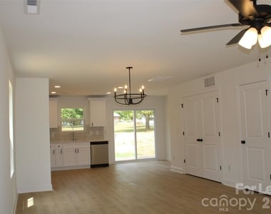 574 W Park Avenue - Photo Thumbnail 7