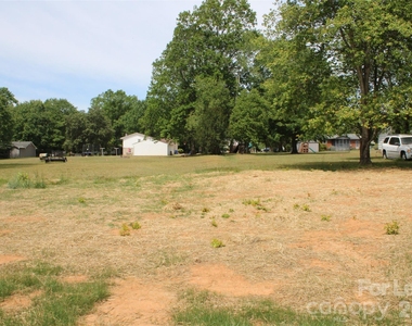 574 W Park Avenue - Photo Thumbnail 19