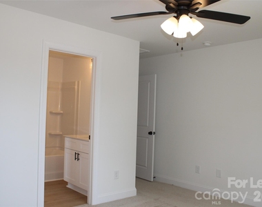 574 W Park Avenue - Photo Thumbnail 10