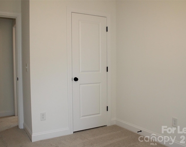 574 W Park Avenue - Photo Thumbnail 15