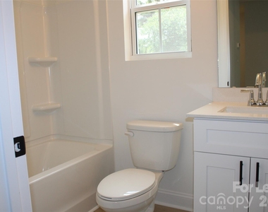 574 W Park Avenue - Photo Thumbnail 16