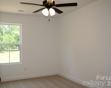 574 W Park Avenue - Photo Thumbnail 17