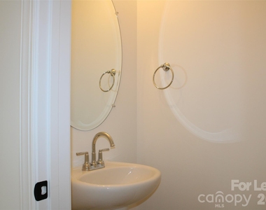 574 W Park Avenue - Photo Thumbnail 6