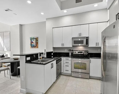 801 S Olive Avenue - Photo Thumbnail 12