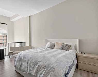 801 S Olive Avenue - Photo Thumbnail 4