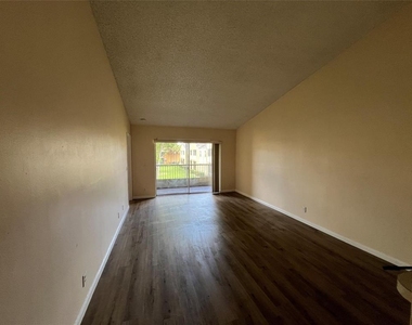 2431 Nw 56th Avenue - Photo Thumbnail 3