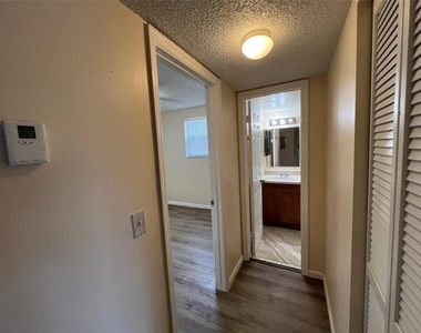 2431 Nw 56th Avenue - Photo Thumbnail 9