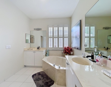 1343 Shoreline Circle - Photo Thumbnail 12