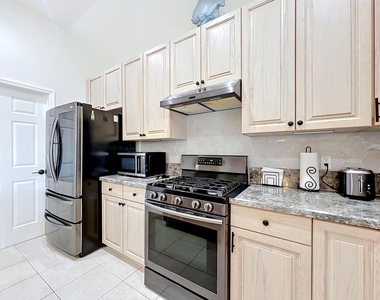 1343 Shoreline Circle - Photo Thumbnail 18